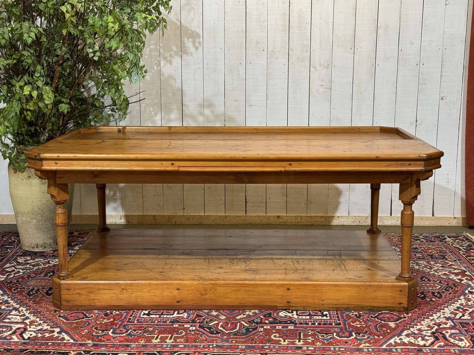 19th-century work table in English pine.