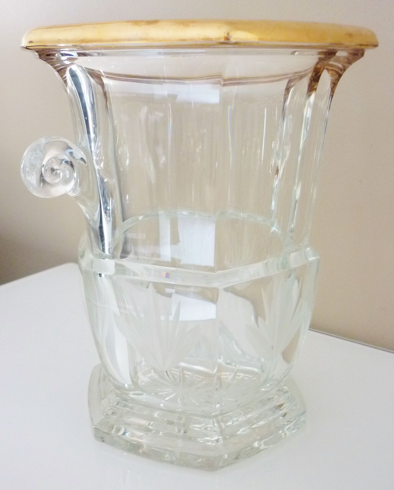 Champagne bucket in cut, engraved, thick crystal, signed "cristal de Lorraine"