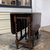 Gate leg table in oak