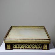 Antique wooden saddle-shaped plateau, gilded metal and onyx, circa 1900.