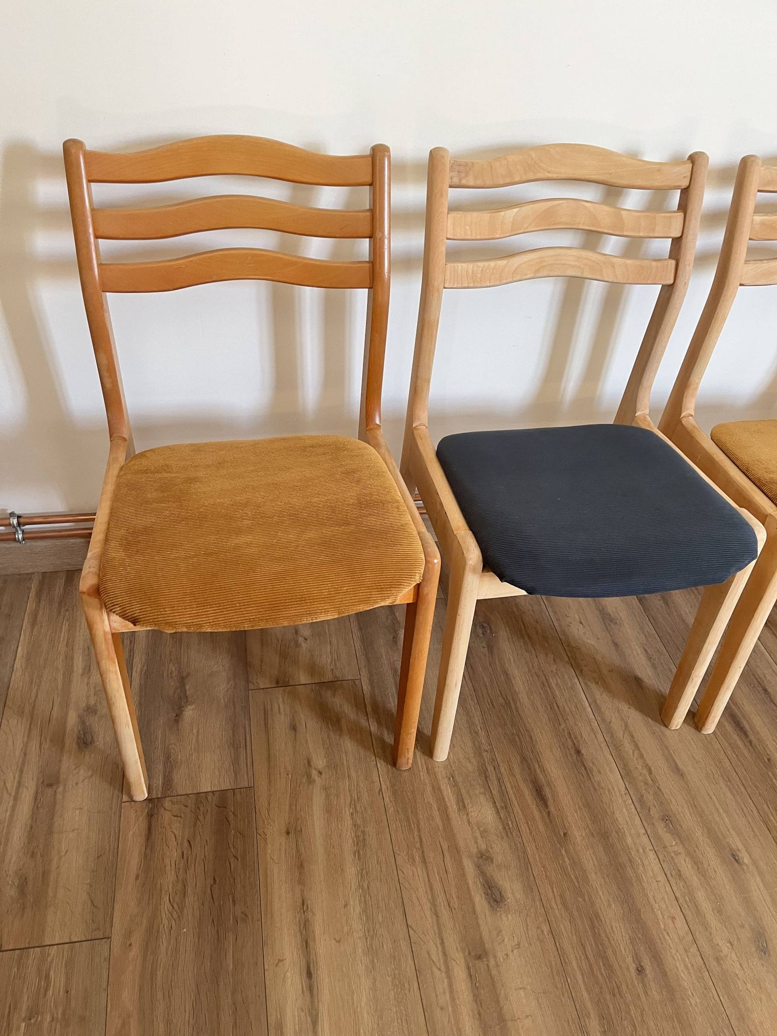 Set of 4 ribbed fabric chairs