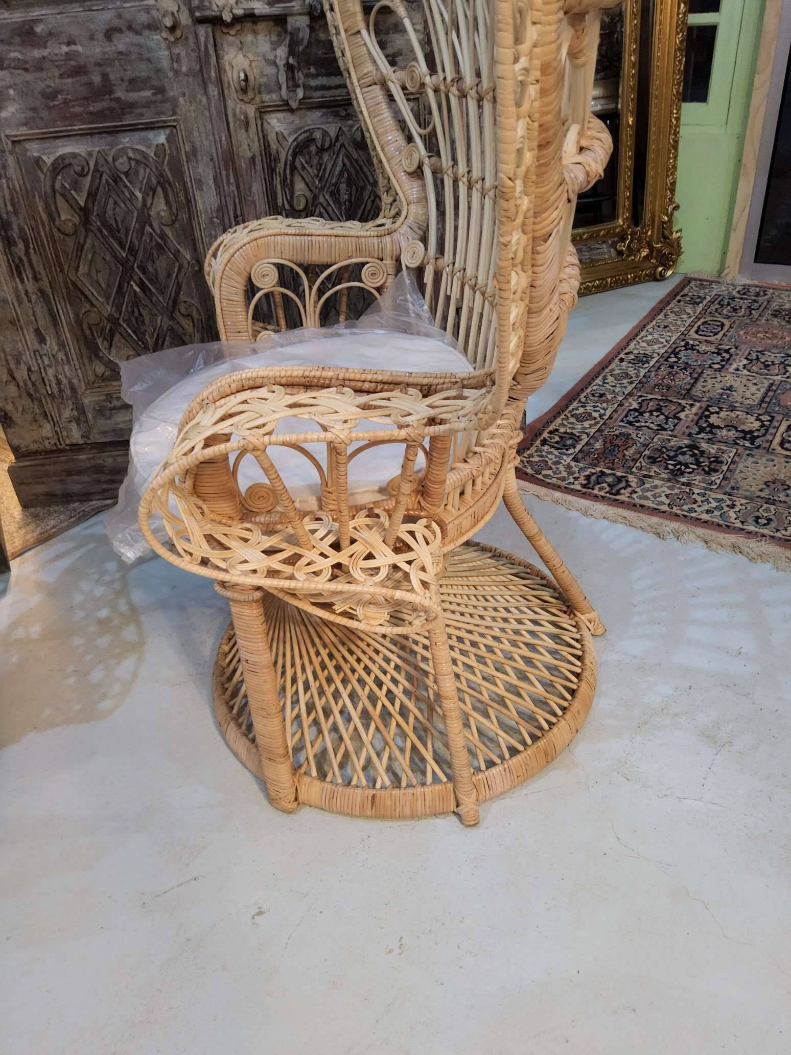 Paires de fauteuils emmanuelle Emmanuelle