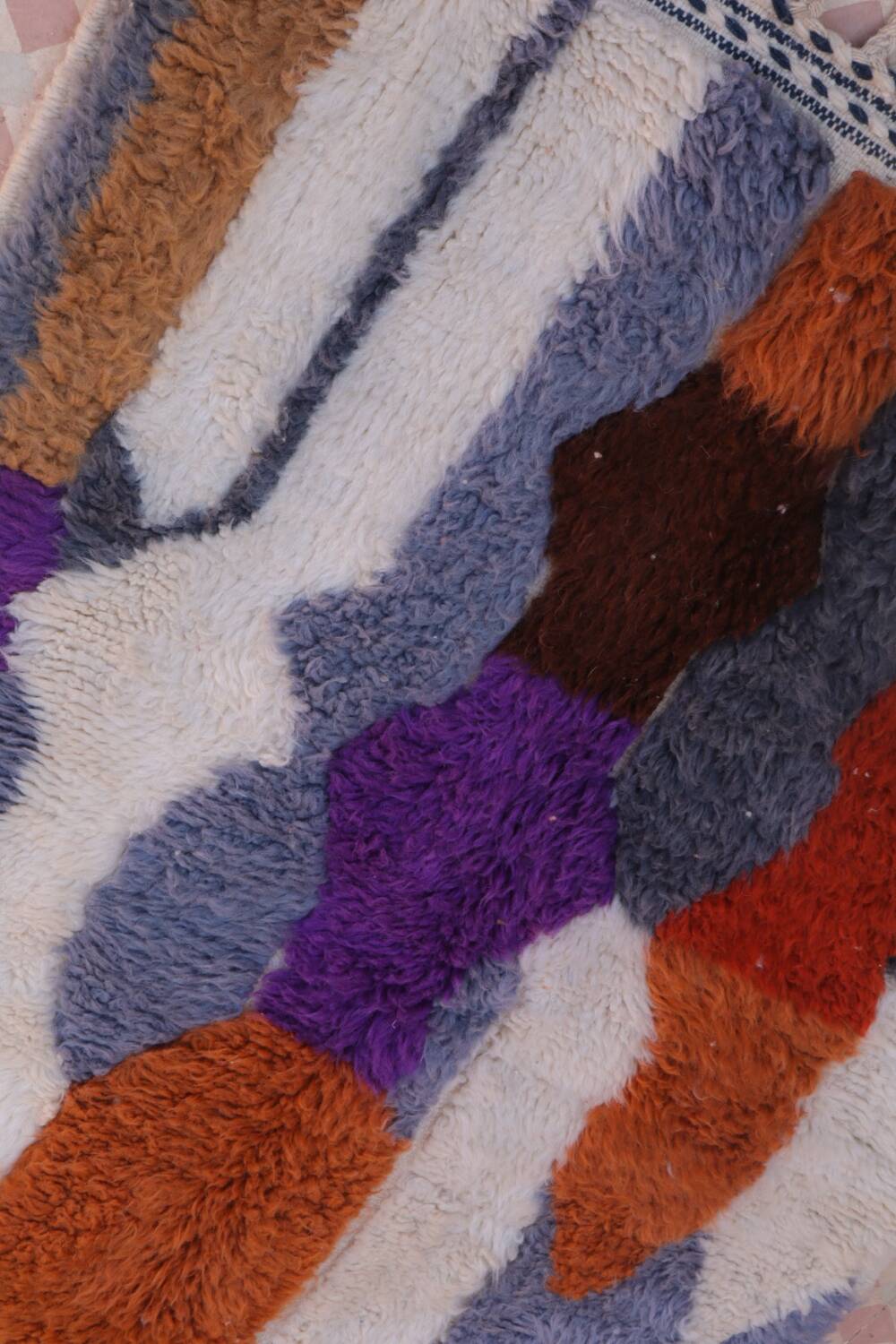 Tapis berbère marocain multicolore moderne
