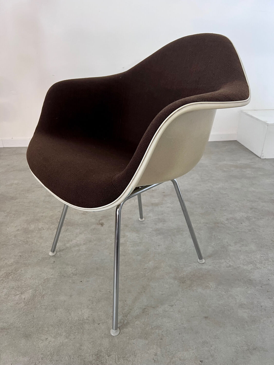 Old Charles and Ray Eames Vitra design armchair from the 70s fiberglass armchair fabric