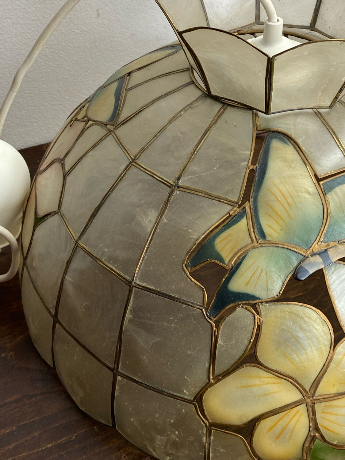 Pendant light, chandelier in mother-of-pearl and brass