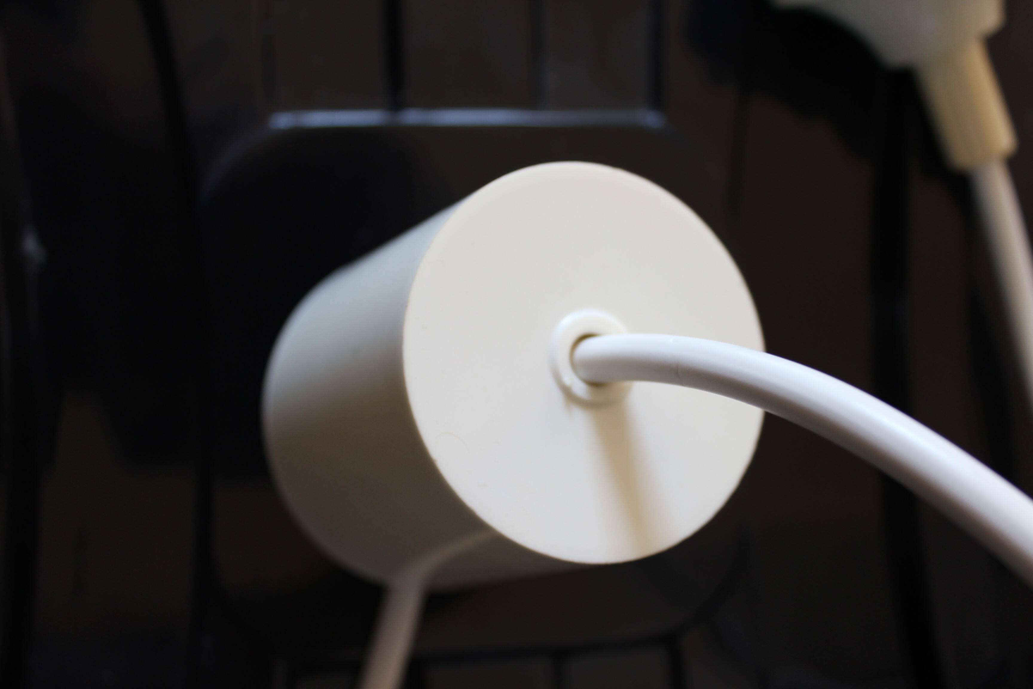 Suspension in opaline and gold from the 1960s.