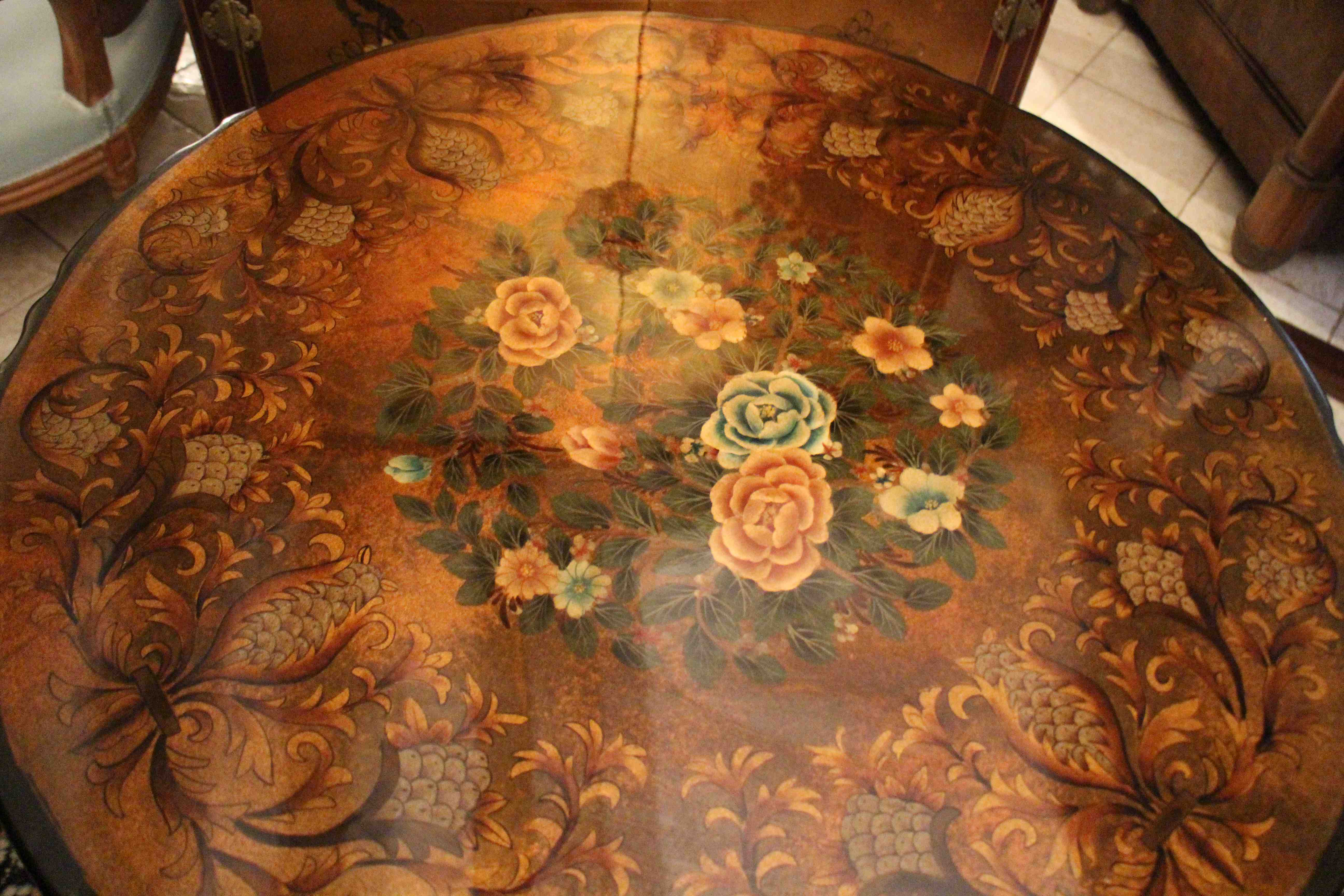 A. Morand 1907's tilting healing with a lay-out background on a gold background