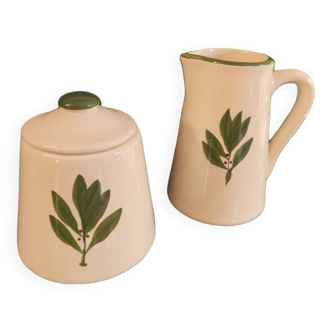 Pot et mini pichet en céramique blanche illustration feuille de laurier
