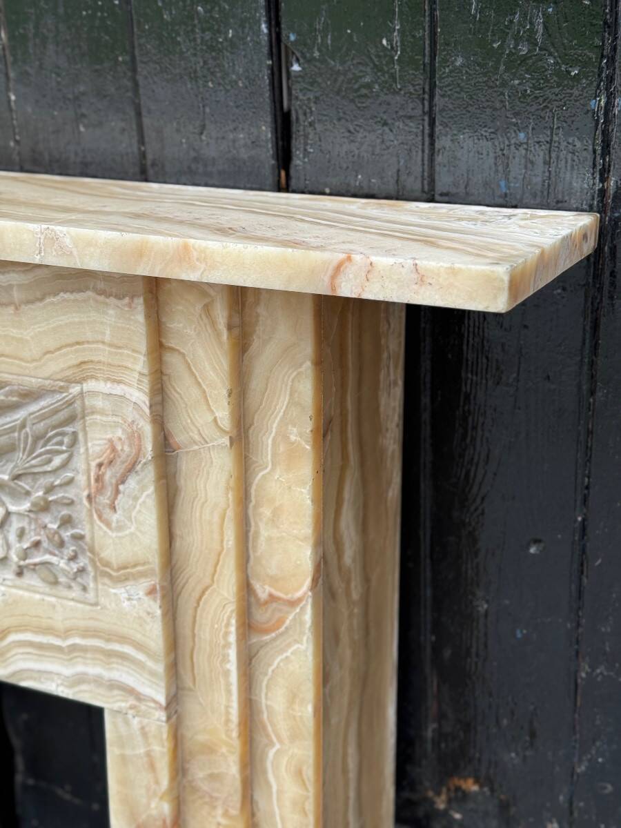 Cheminee Artdeco en onyx beige vers 1920
