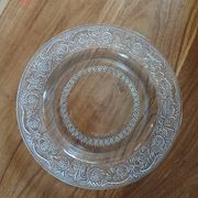 18 assiettes à dessert vintages en verre pressé