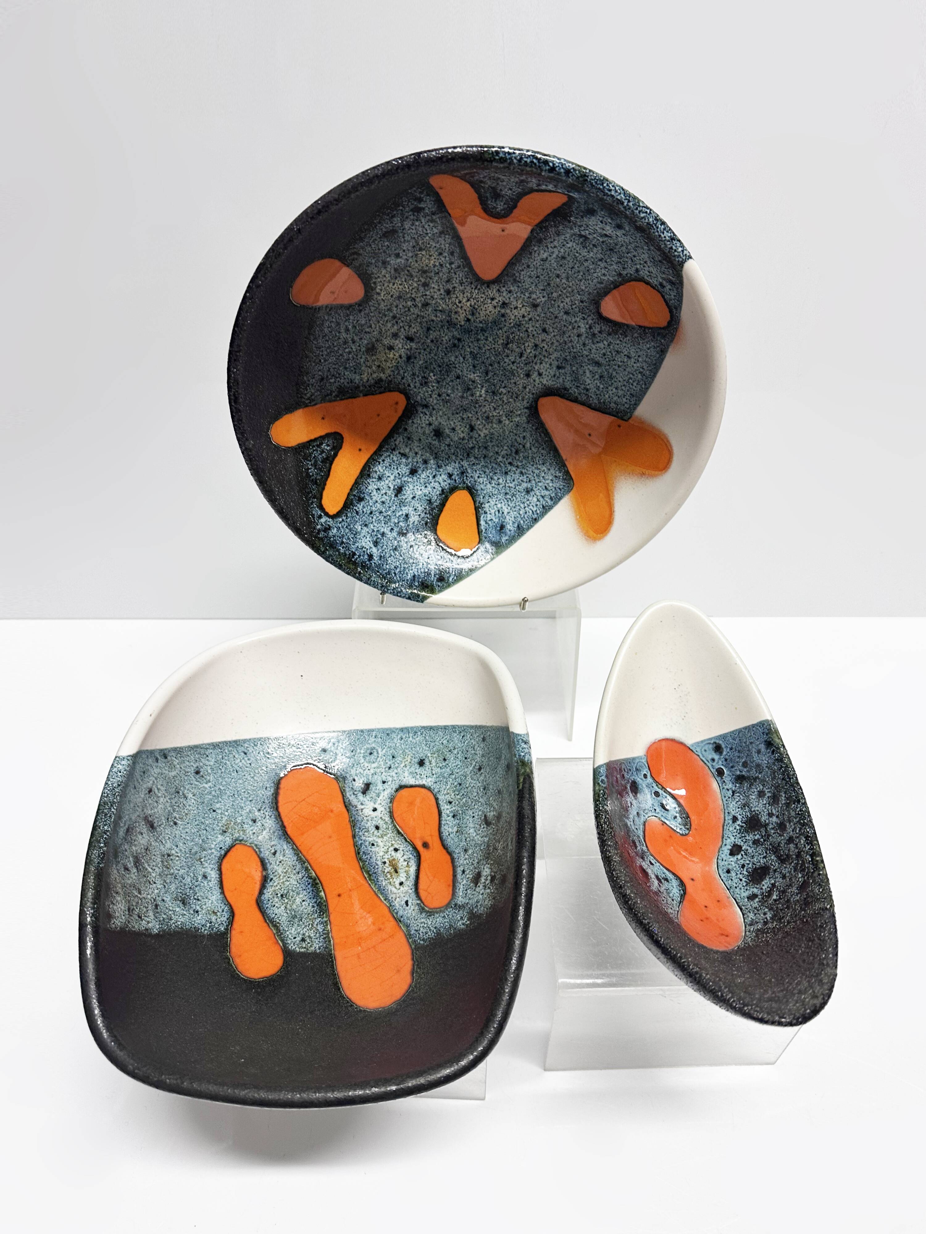 Rare set of three Elchinger Atelier ceramic bowls. France, 1950.