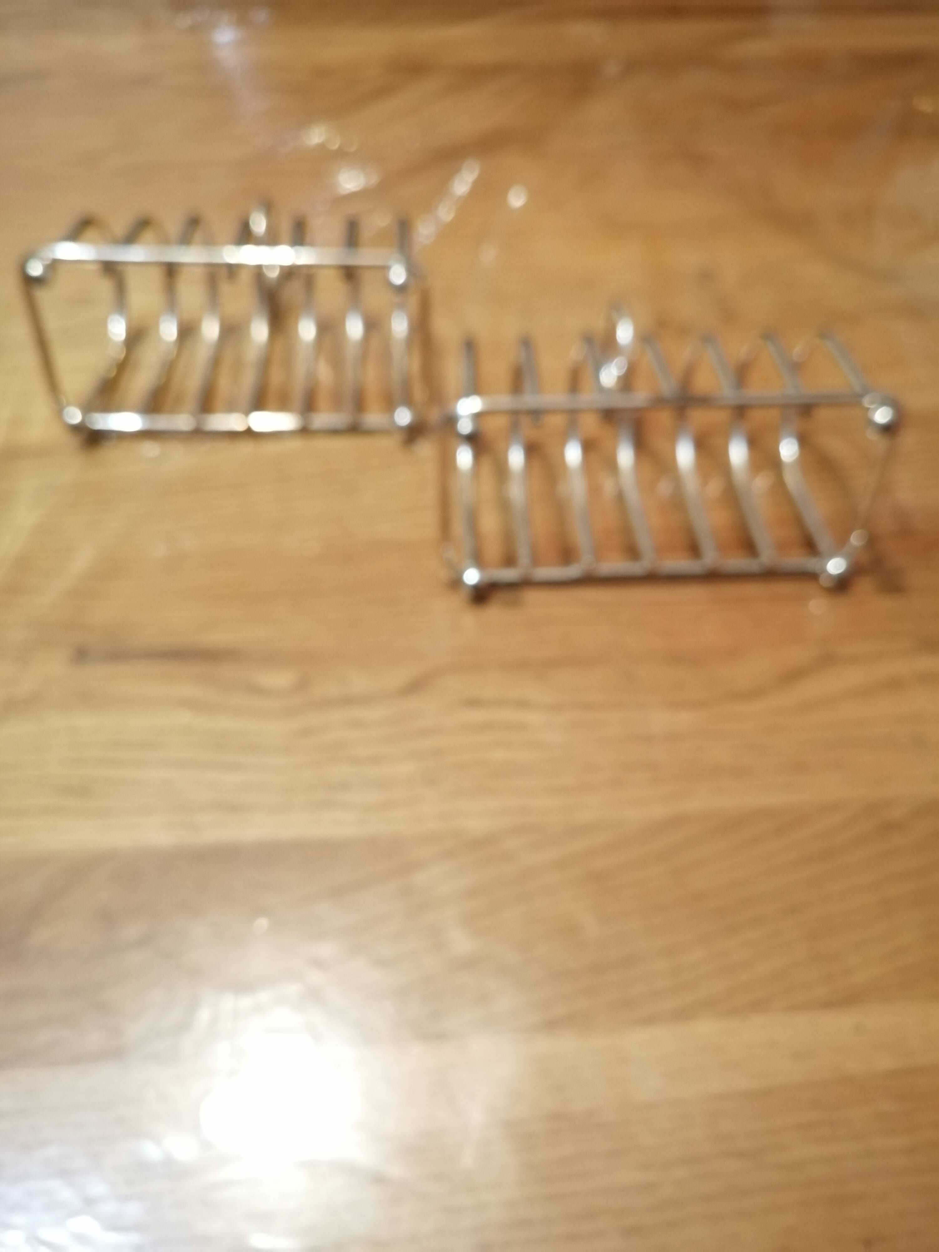 Set of two toast holders