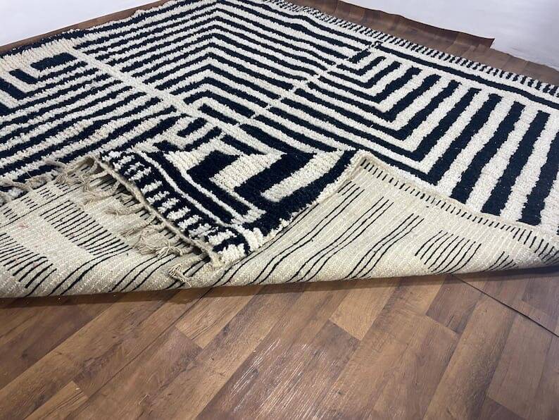 Handmade pure wool rug, size 1.4/2.6 m.
