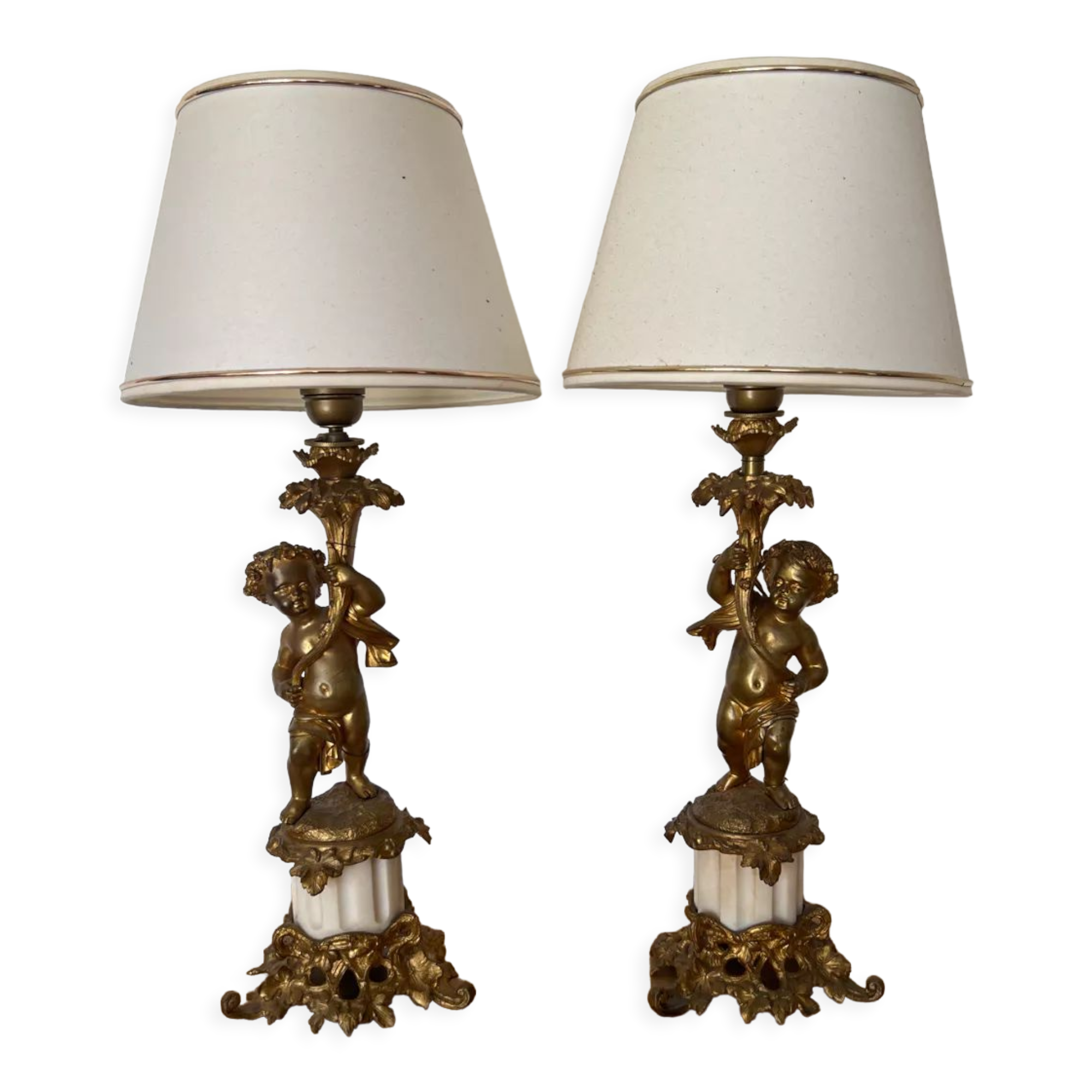 Pair of bronze lamps with puttis