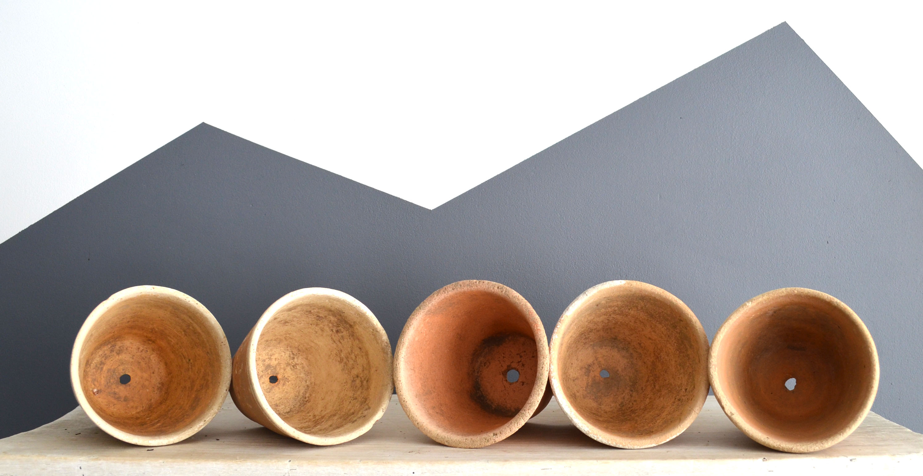 5 old terracotta pots