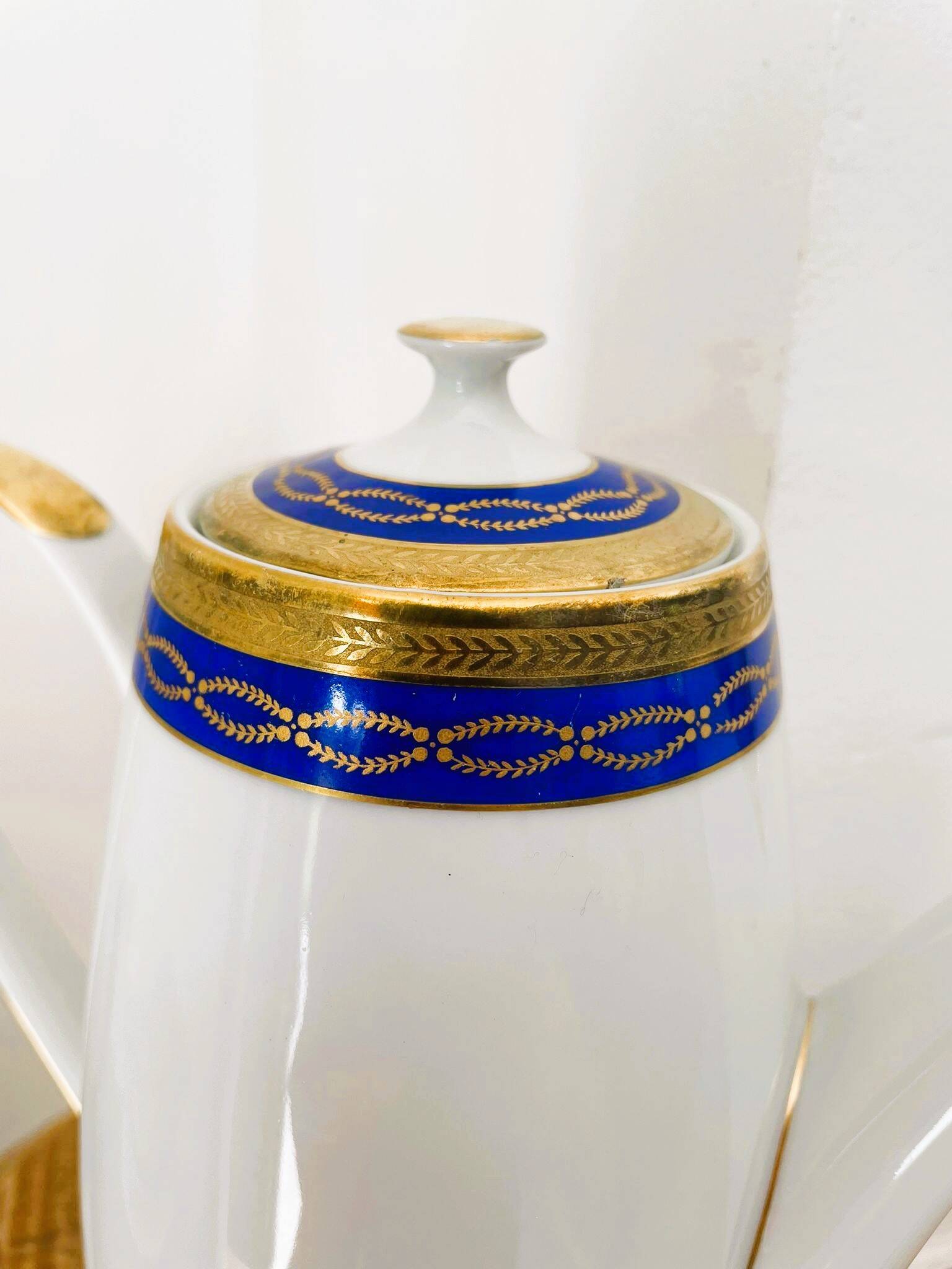 Porcelain teapot / Czech Republic