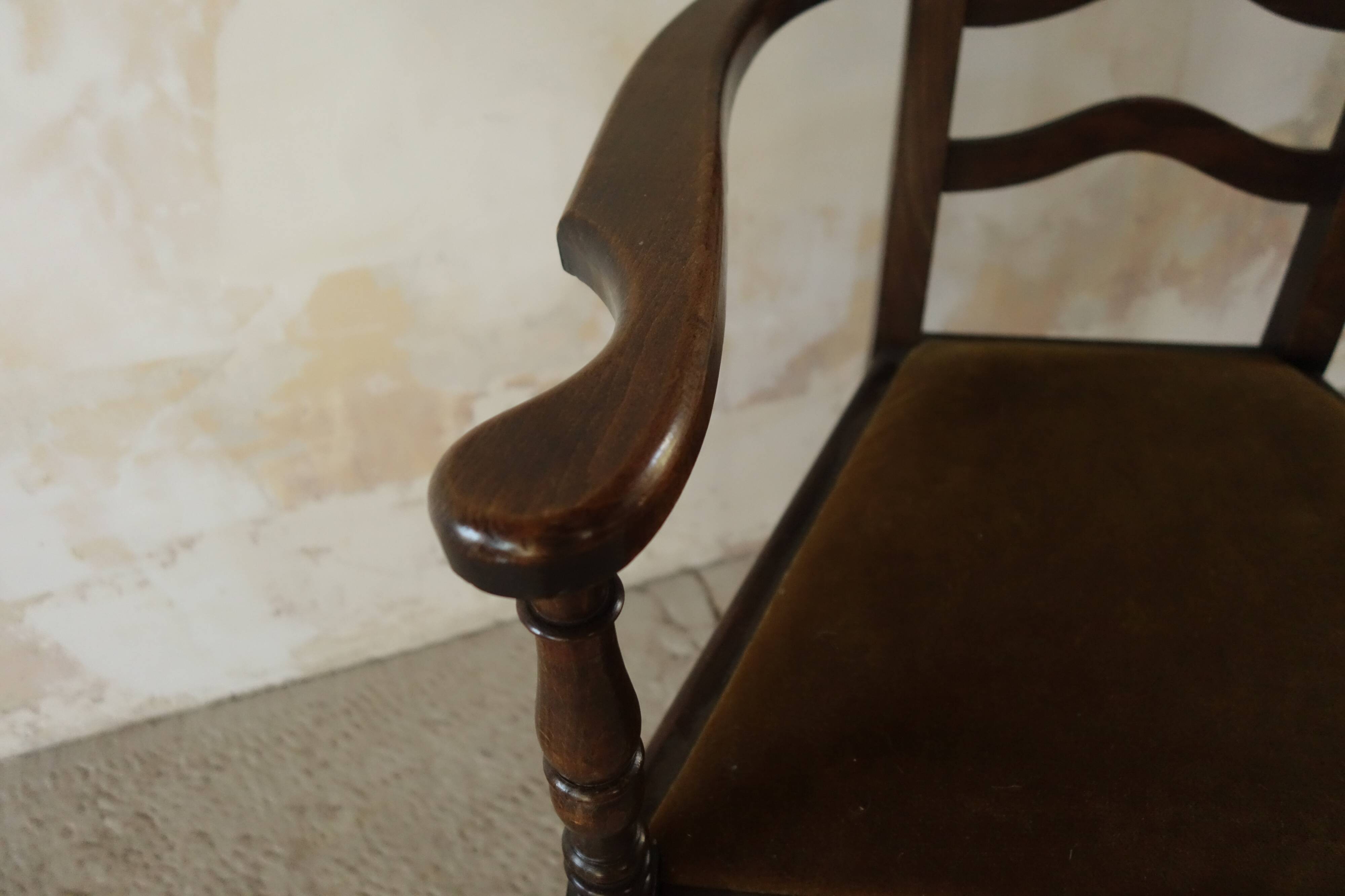 English Georgian style chair from the 1800s.