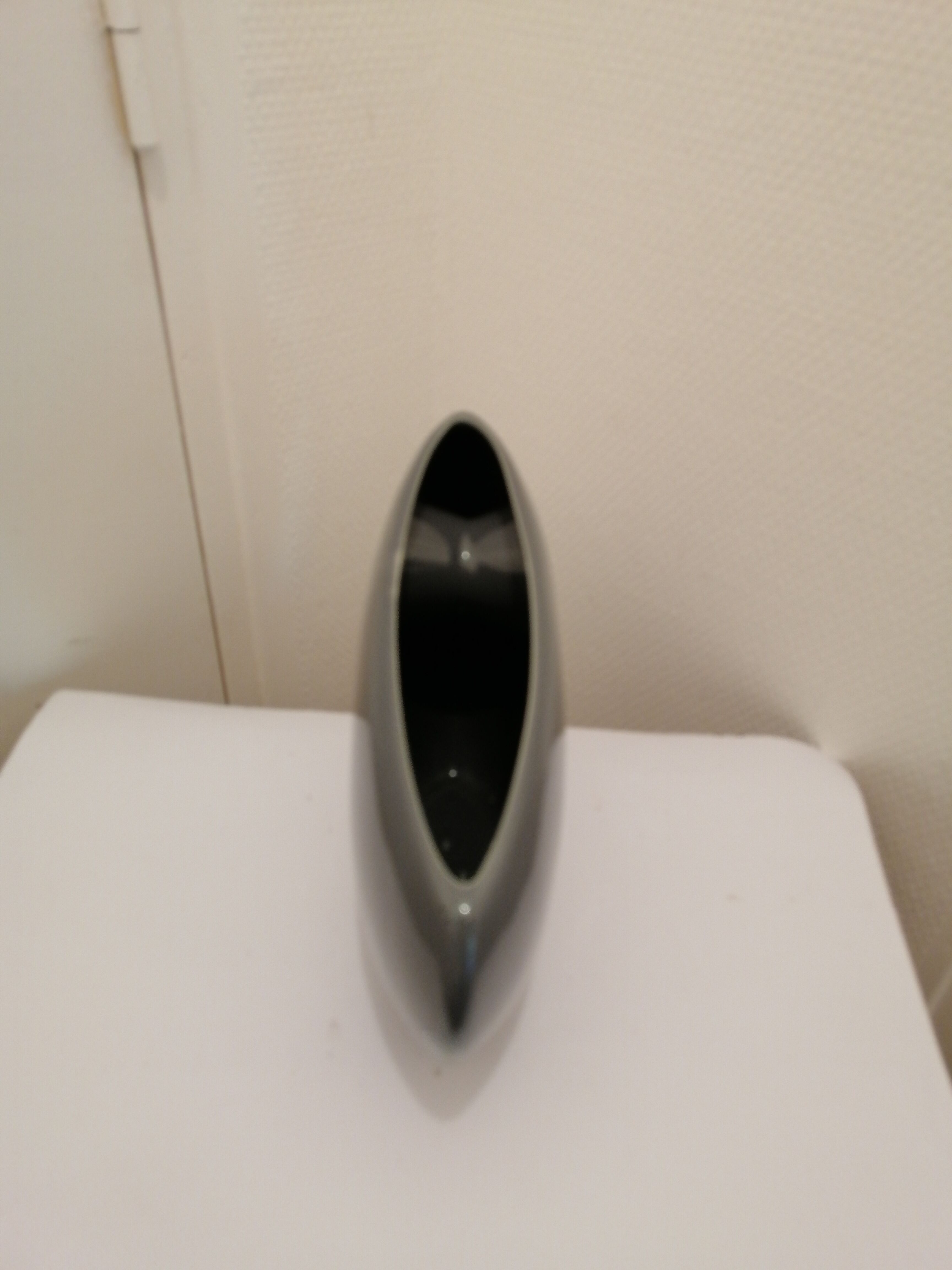 Modern floral vase in ceramic