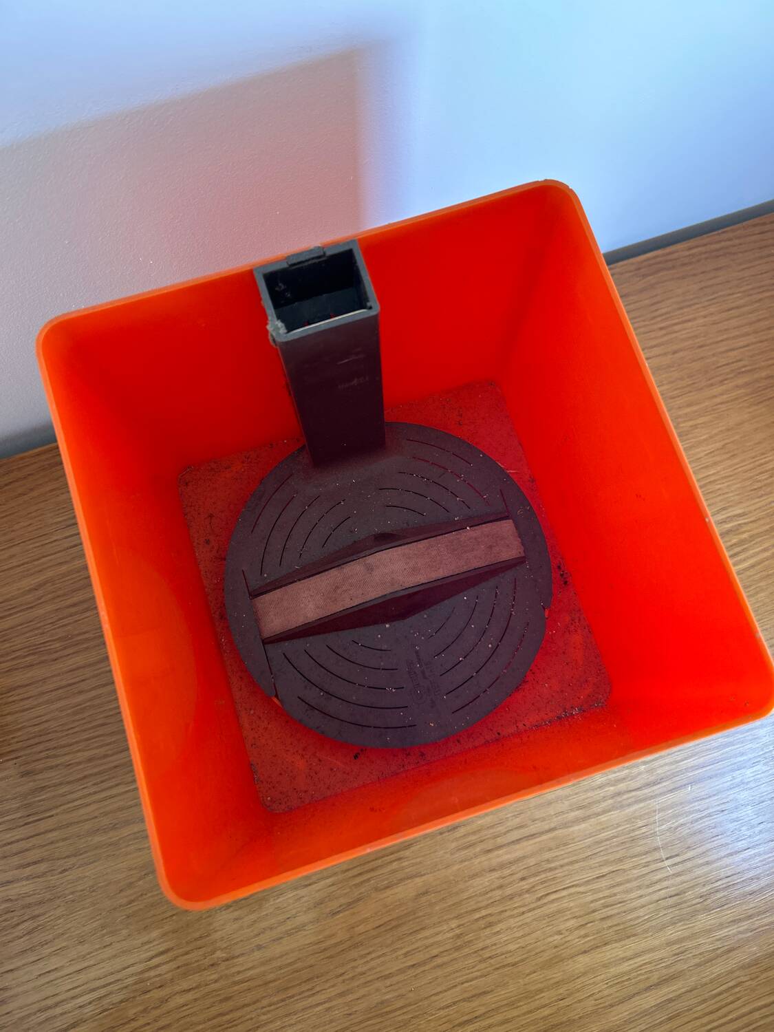 Vintage Grosfillex orange planter