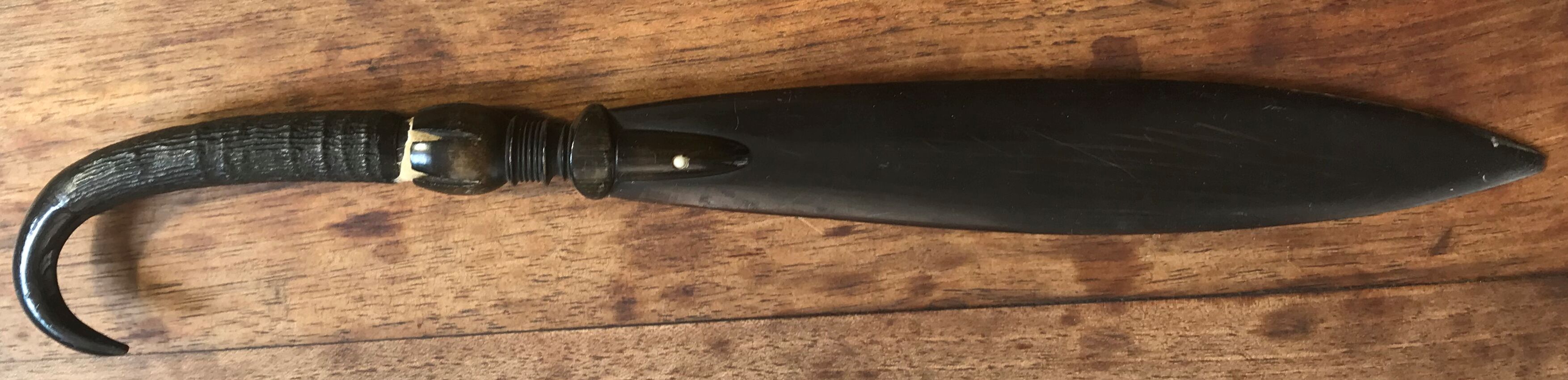 paper cutter in horn and wood. XIX century