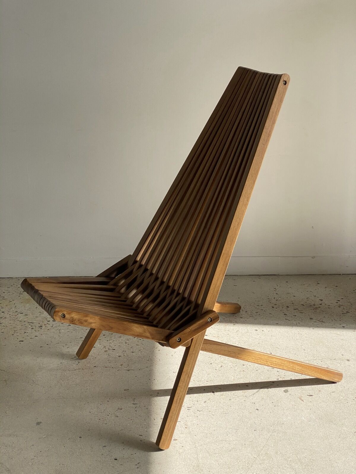 Foldable designer armchair in wooden slats