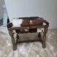 Tabouret coffre vintage en bois et peau de vache