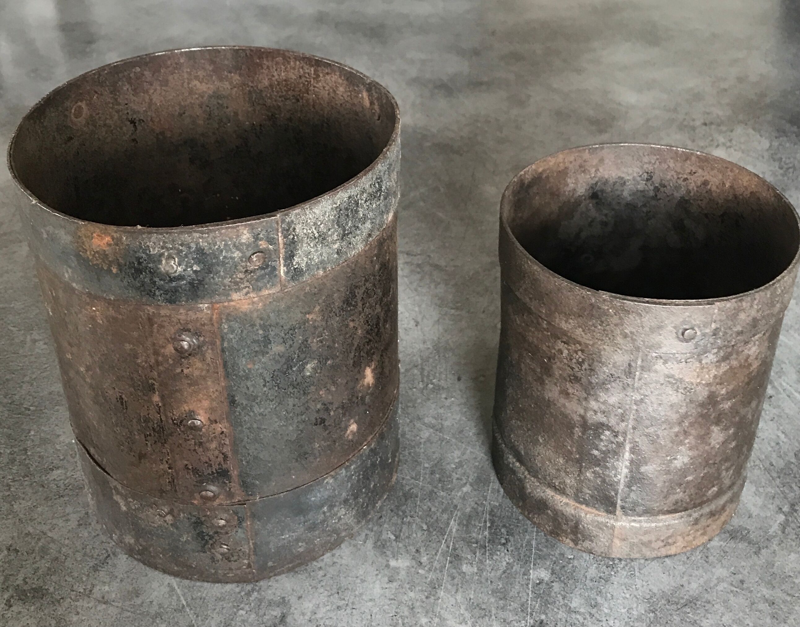 Set of 2 measures or grain pots double liter and liter in iron XlXh