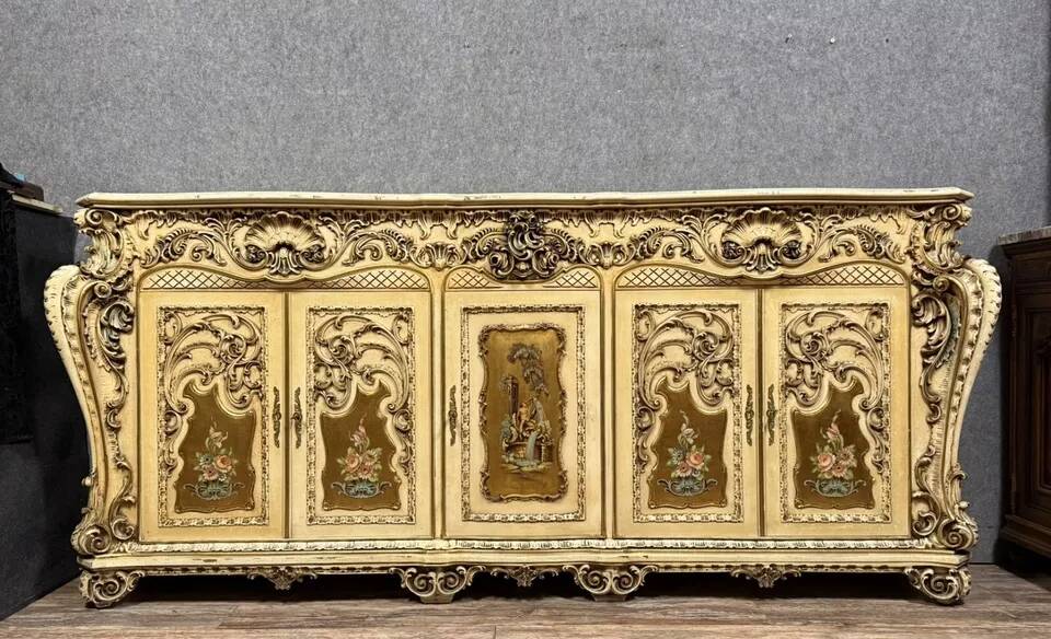 Louis XV Baroque Venetian curved sideboard in lacquered, painted and gilded wood