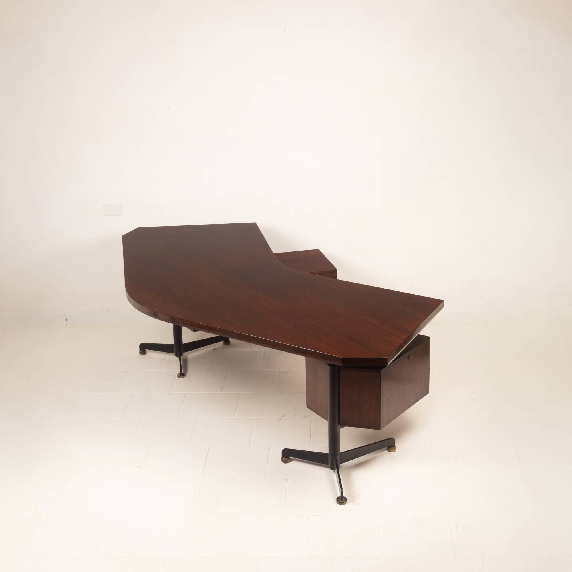 T96 Rosewood Boomerang Desk by Osvaldo Borsani for Tecno, First Edition, 1950
