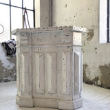 White patina and zinc counter