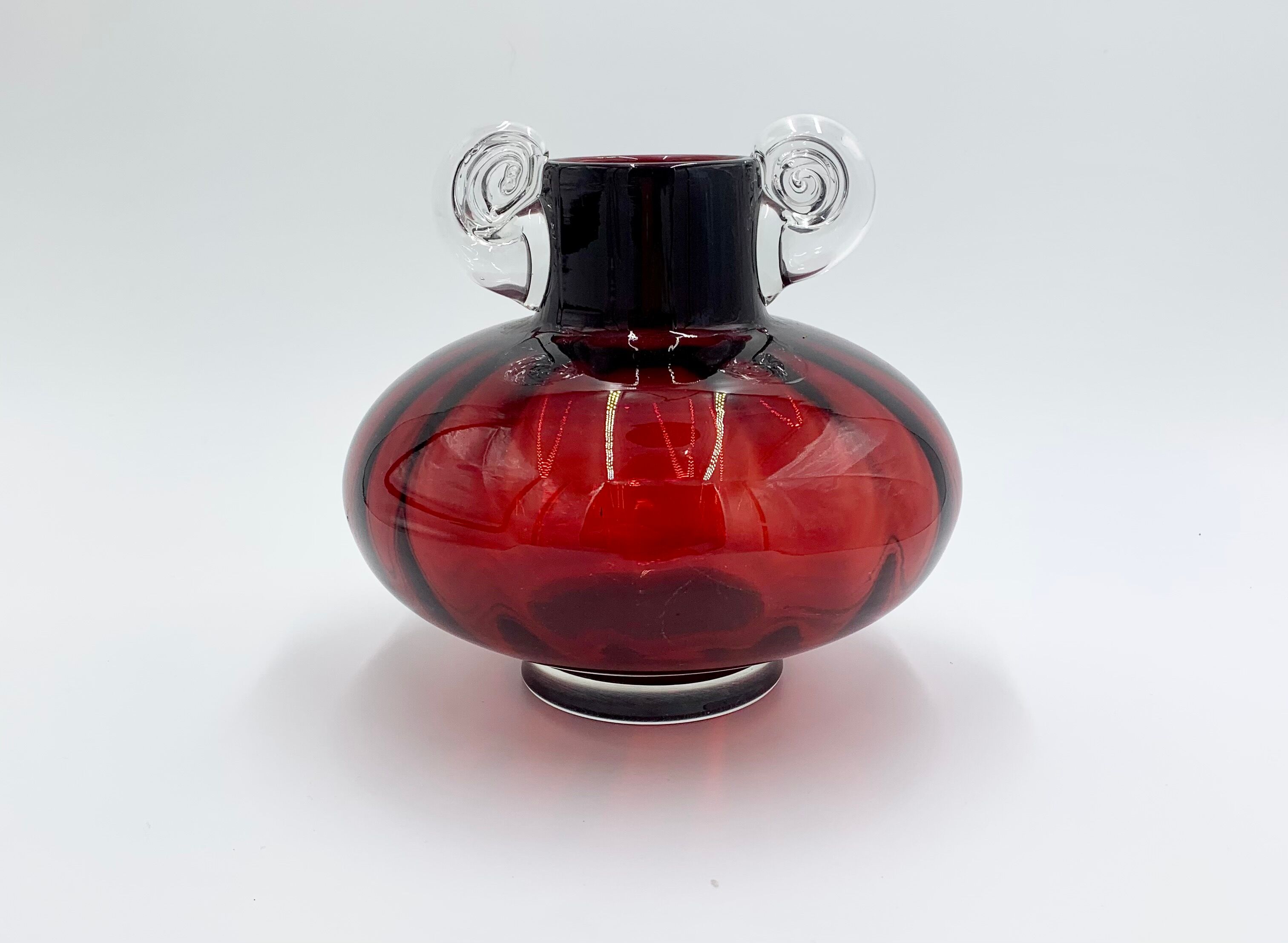 Red vase, J. Słuczan-Orkusz, Tarnowiec, Poland, 1970s
