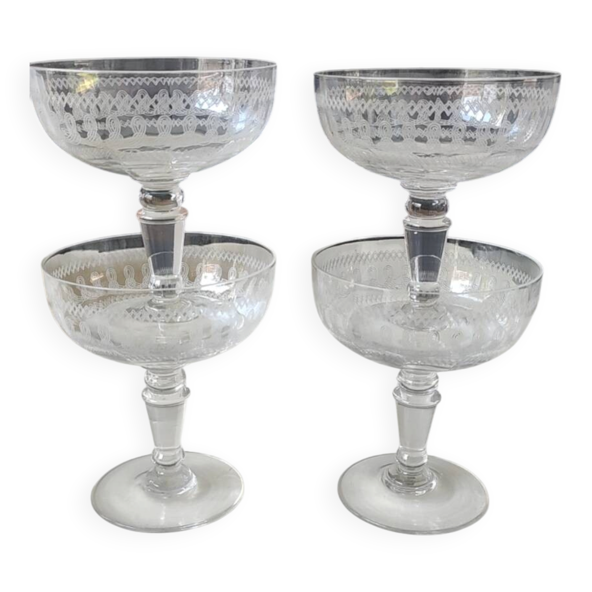 Lot of 4 x Champagne Coupes in Baccarat crystal. Engraved decoration with Greek friezes.