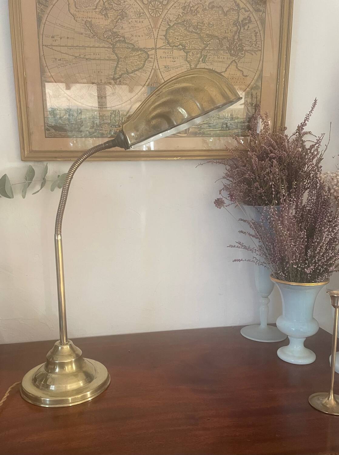 Flexible brass shell lamp