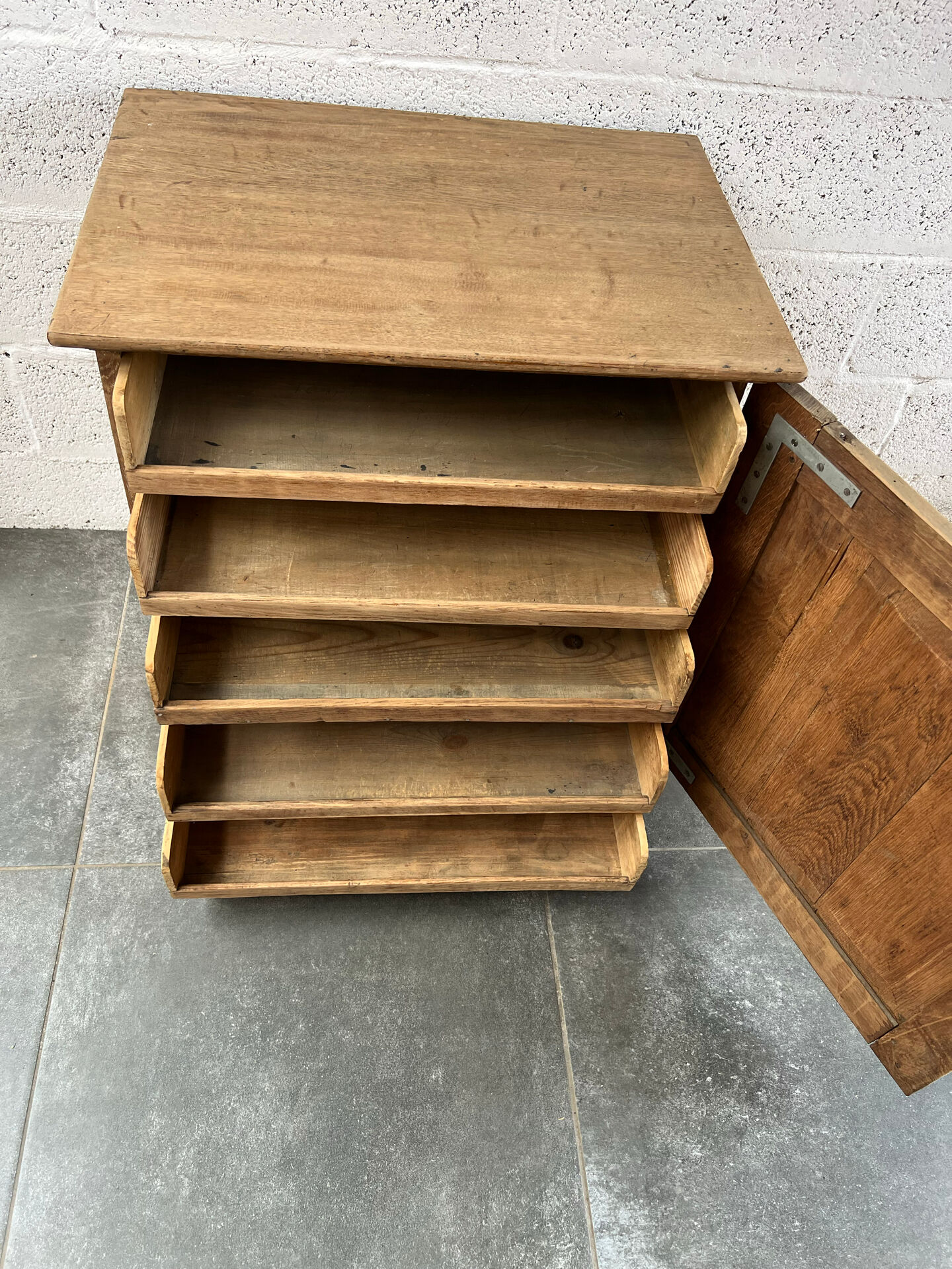 Old small workshop counter for haberdashery in oak.