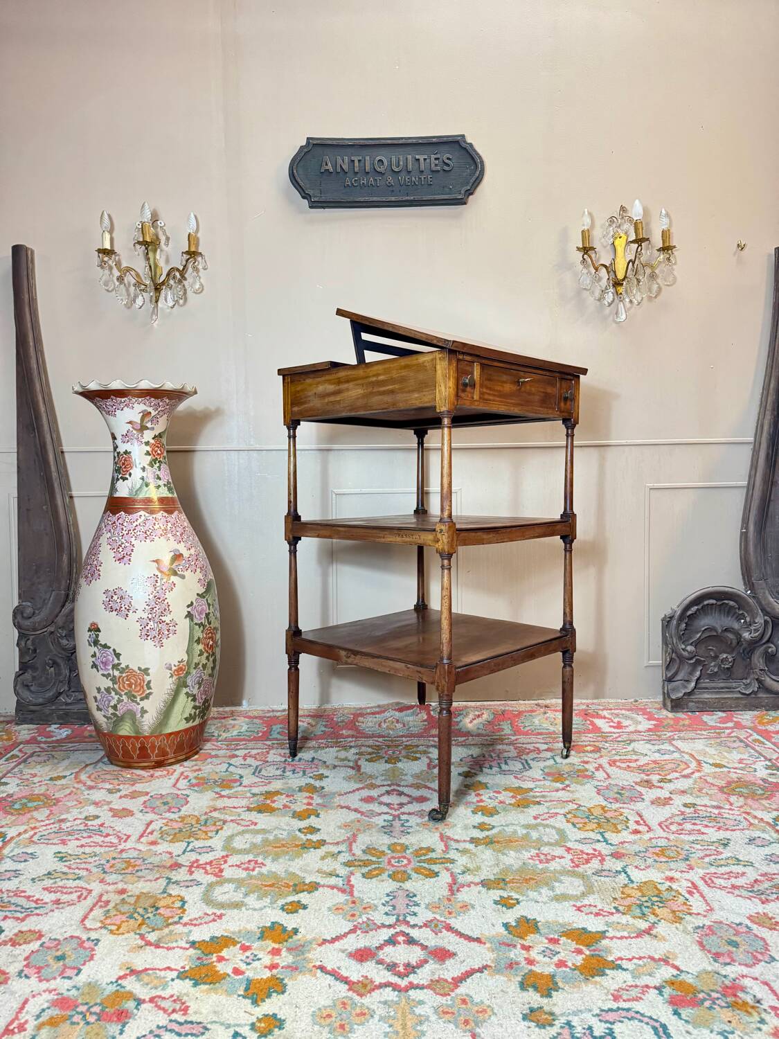 Mahogany desk with stamp of the brita official office