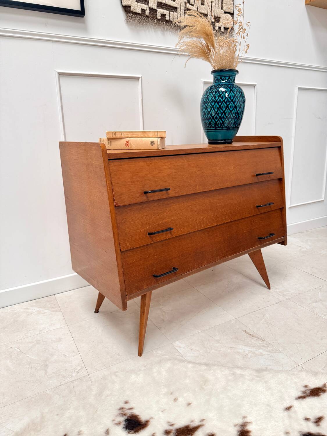 Commode pieds compas