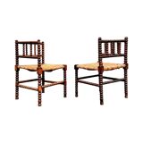 2 chaises d’angle anciennes