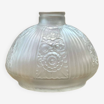 Vase oignon Etaleune en verre opalescent à décor art déco