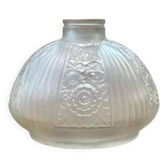 Etaleune onion vase in opalescent glass with art deco decoration