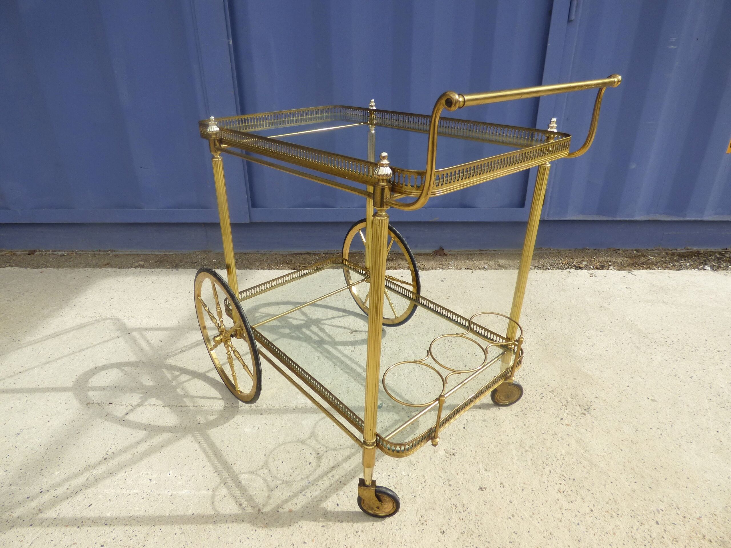 Golden wheels serving table