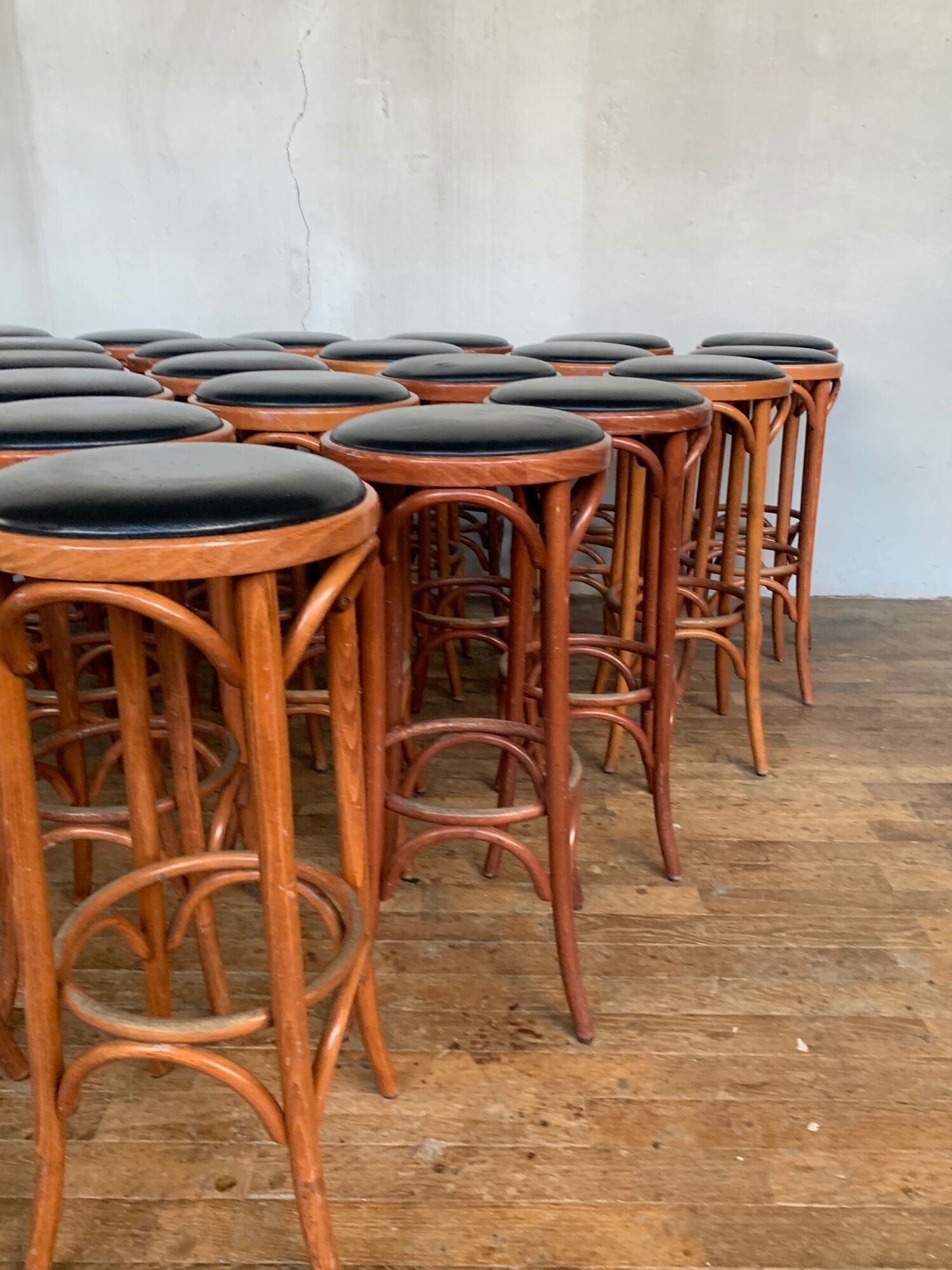 Series of 16 curved wooden bar stools dlg Thonet Baumann Fischel