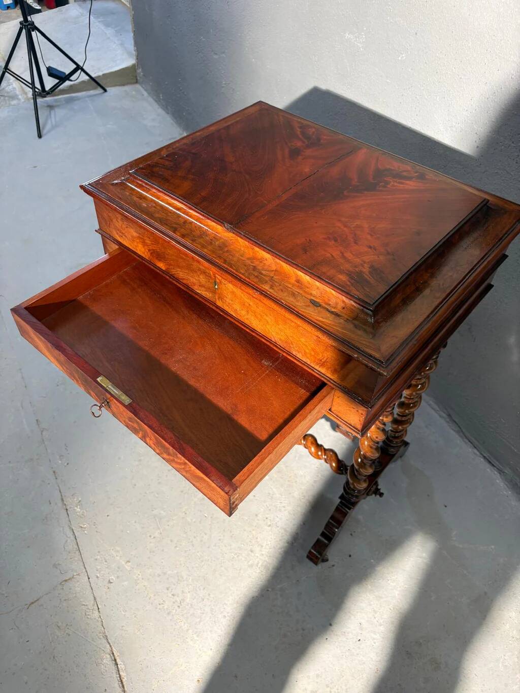 Antique wooden sewing table with drawer.
