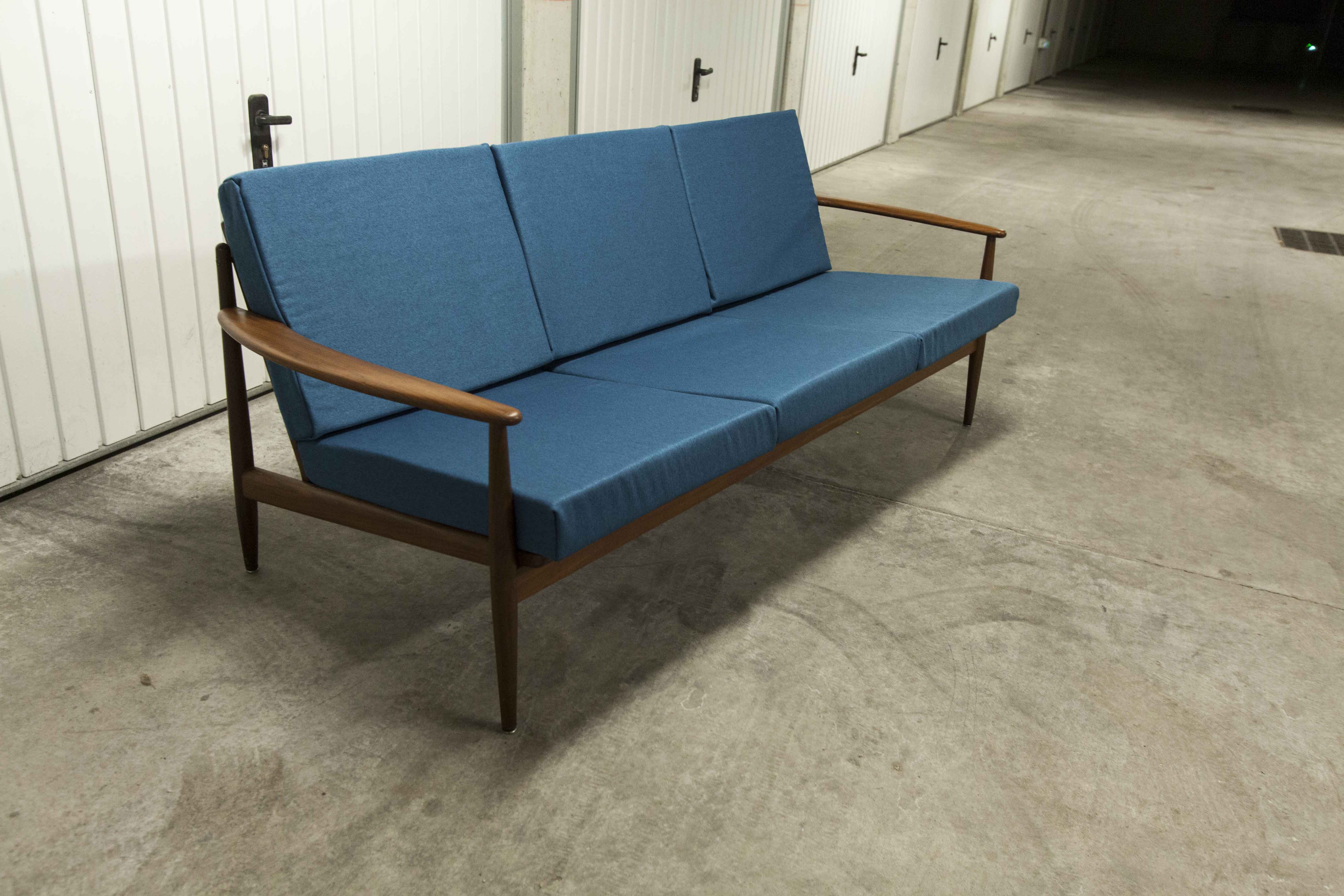 Scandinavian sofa 3 places in teak 1960 restored