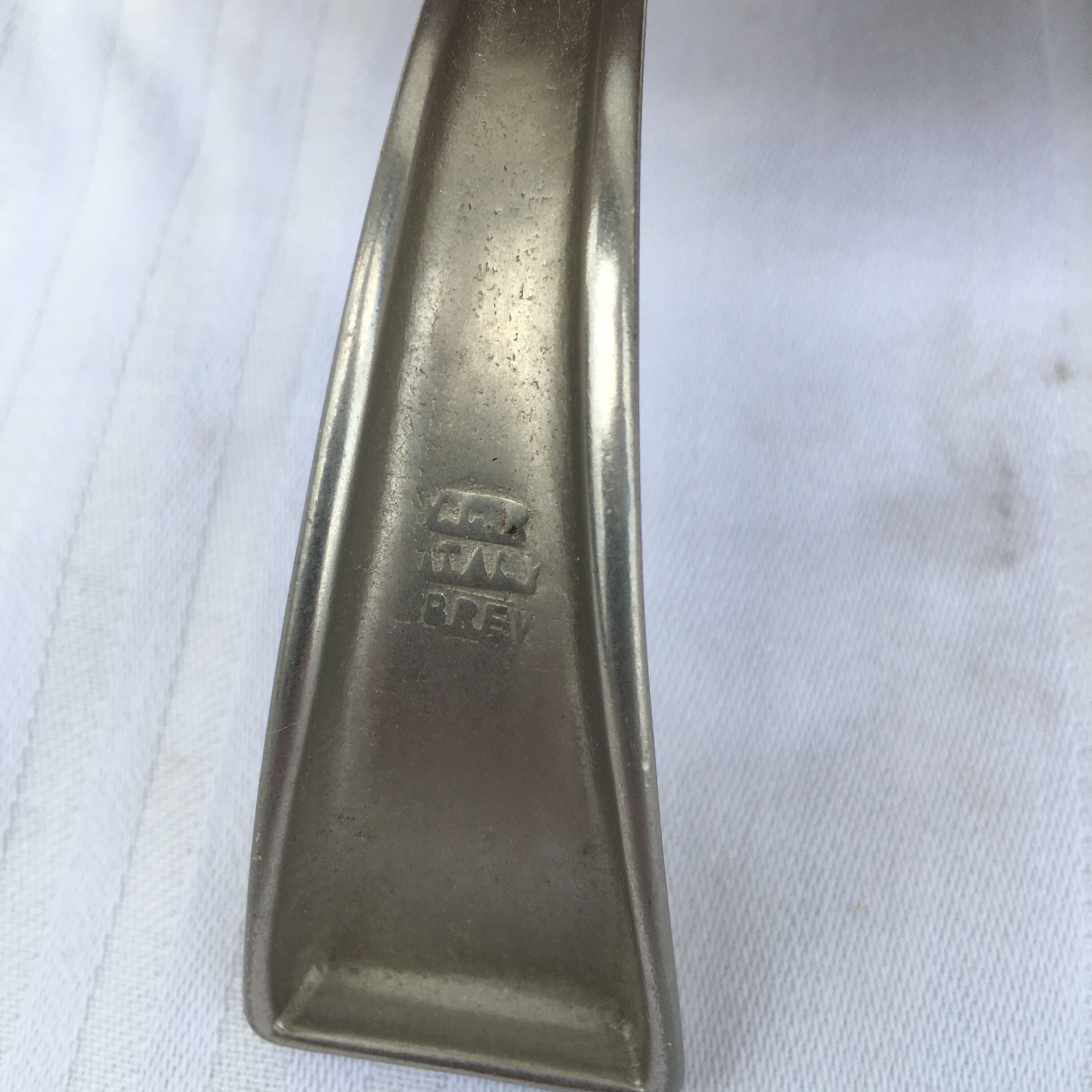 Coat rack with 3 aluminum hooks