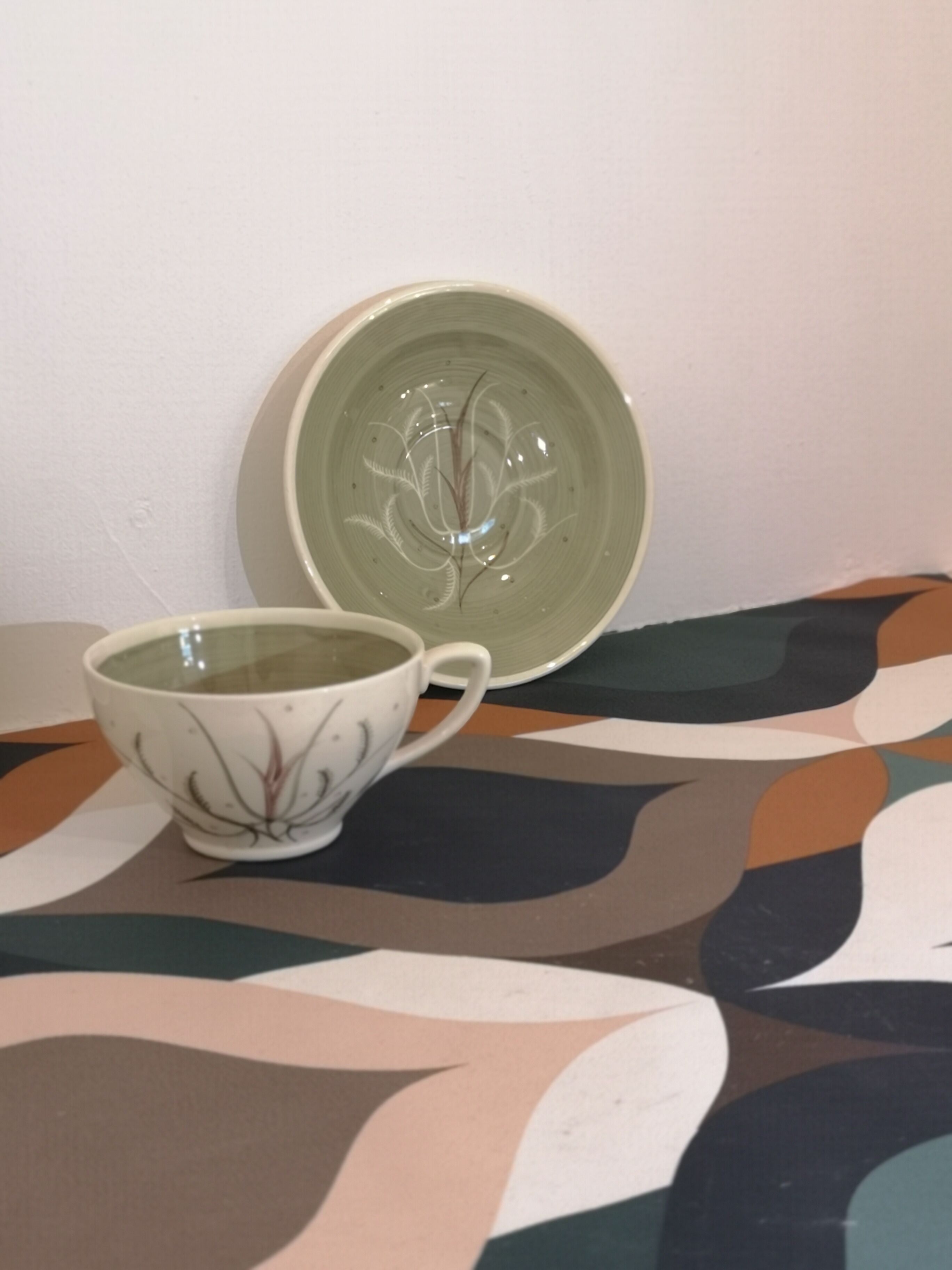 Tasse à thé signé Susie Cooper peint à la main