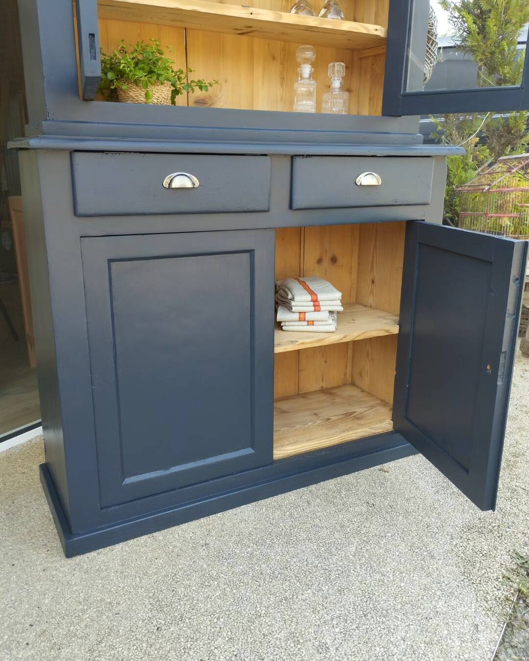 Anthracite dresser