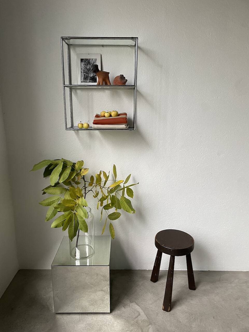 Abstracta Poul Cadovious wall shelf