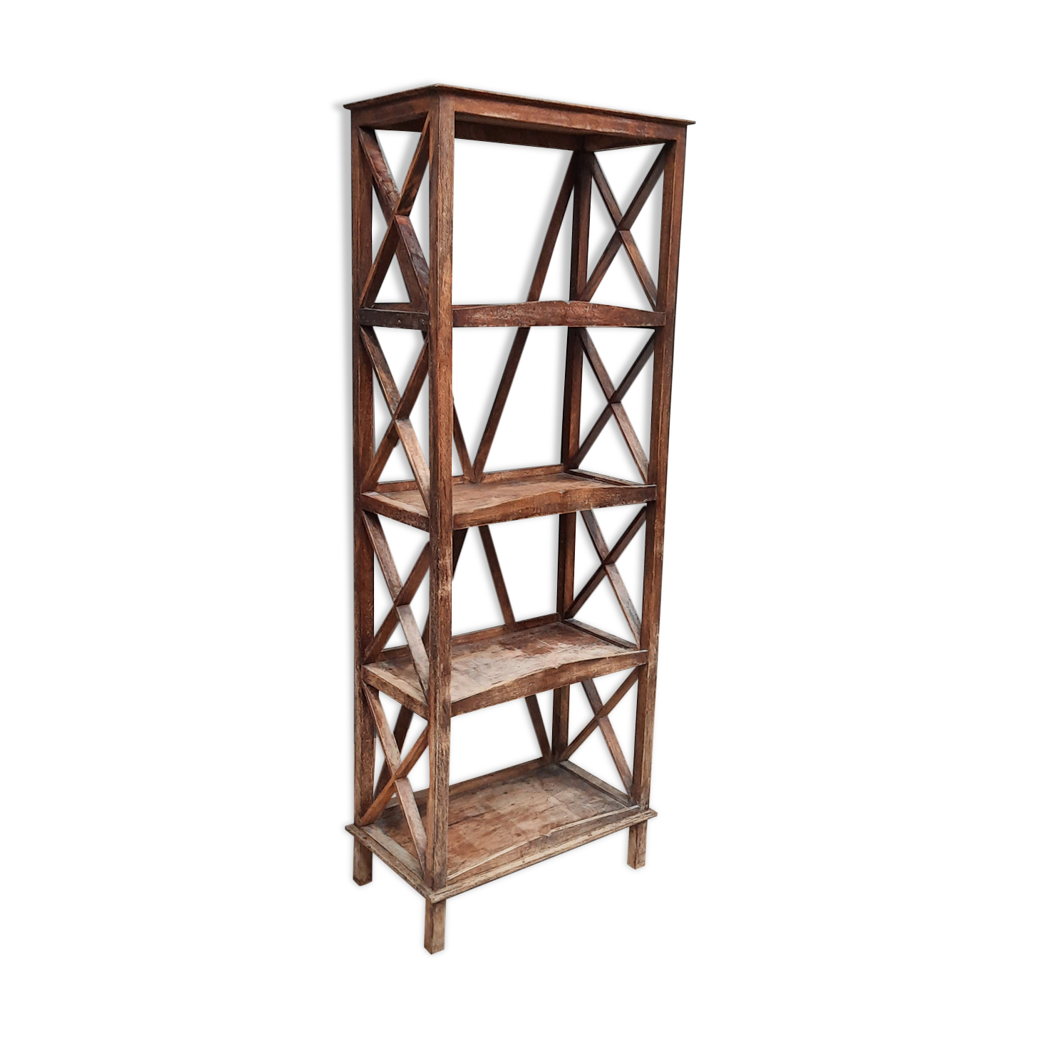 Flooring on braced feet