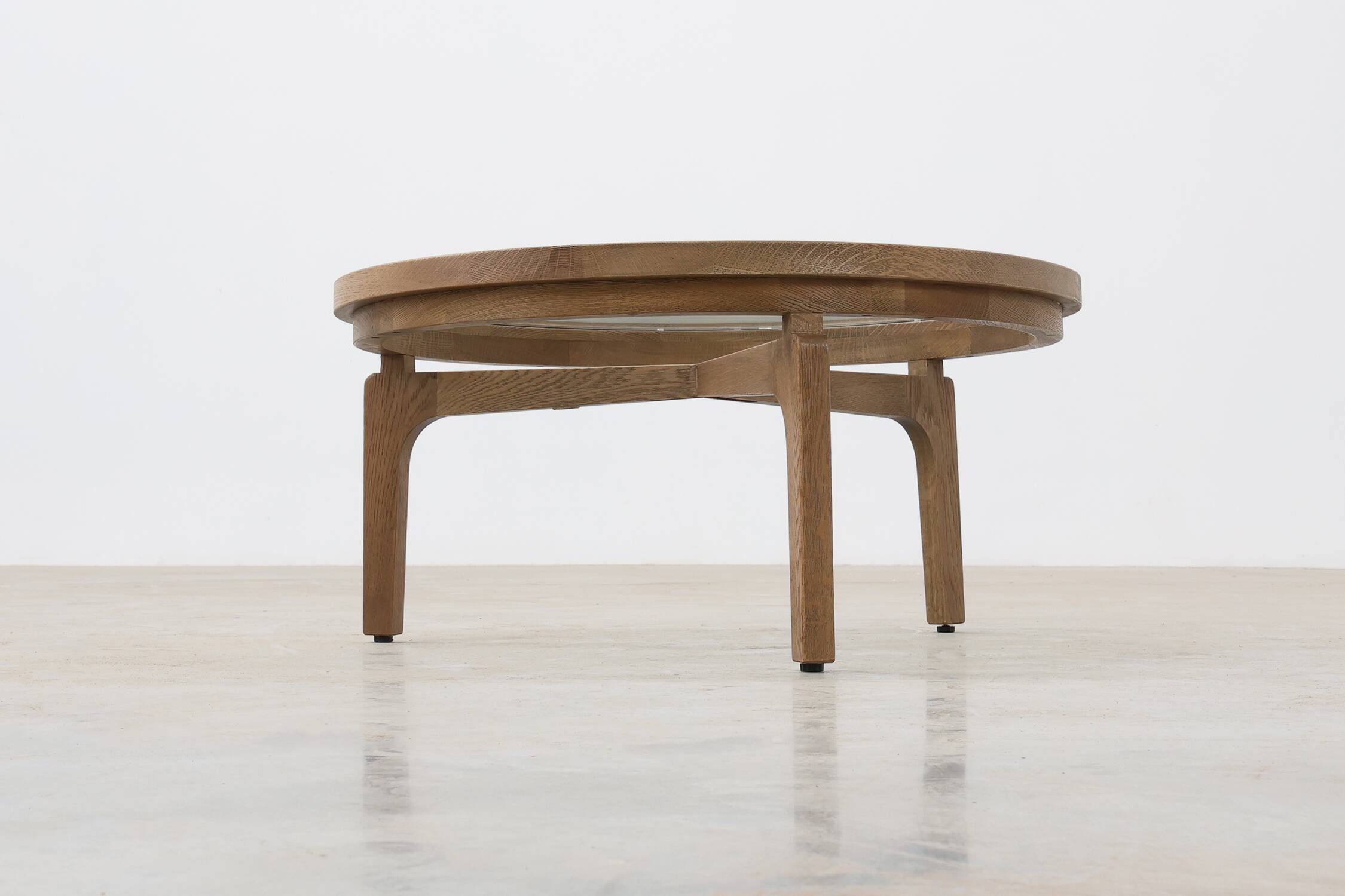 Table basse en bois de cèdre et verre, Italie fin du 20e siècle
