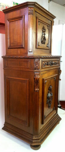 Renaissance hunting lodge cabinet in solid oak